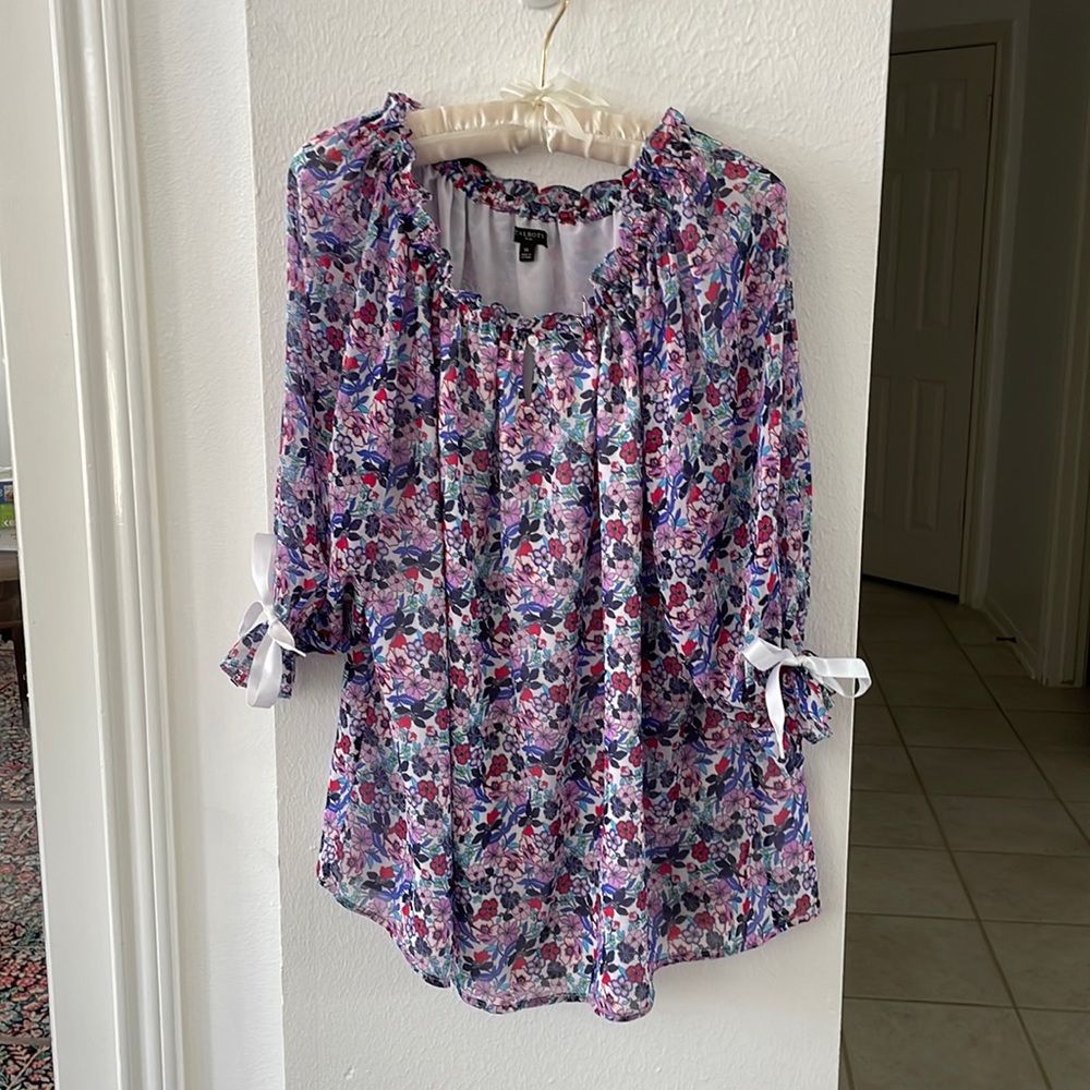Flowerly flowy peasant blouse